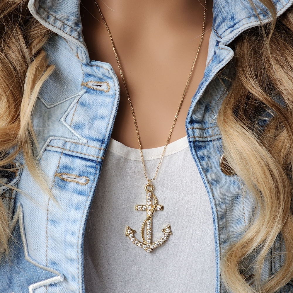 🌱SALE 🌱 Long Gold Chain Pendant Necklace Nieman Marcus Jewelry